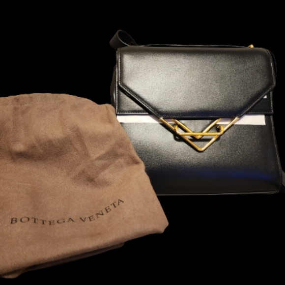 Bottega Veneta Black 'The Clip' Shoulder Bag - Picture 10 of 12